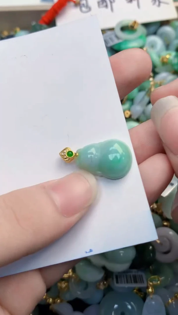 翡翠未镶嵌吊坠(不含链)1