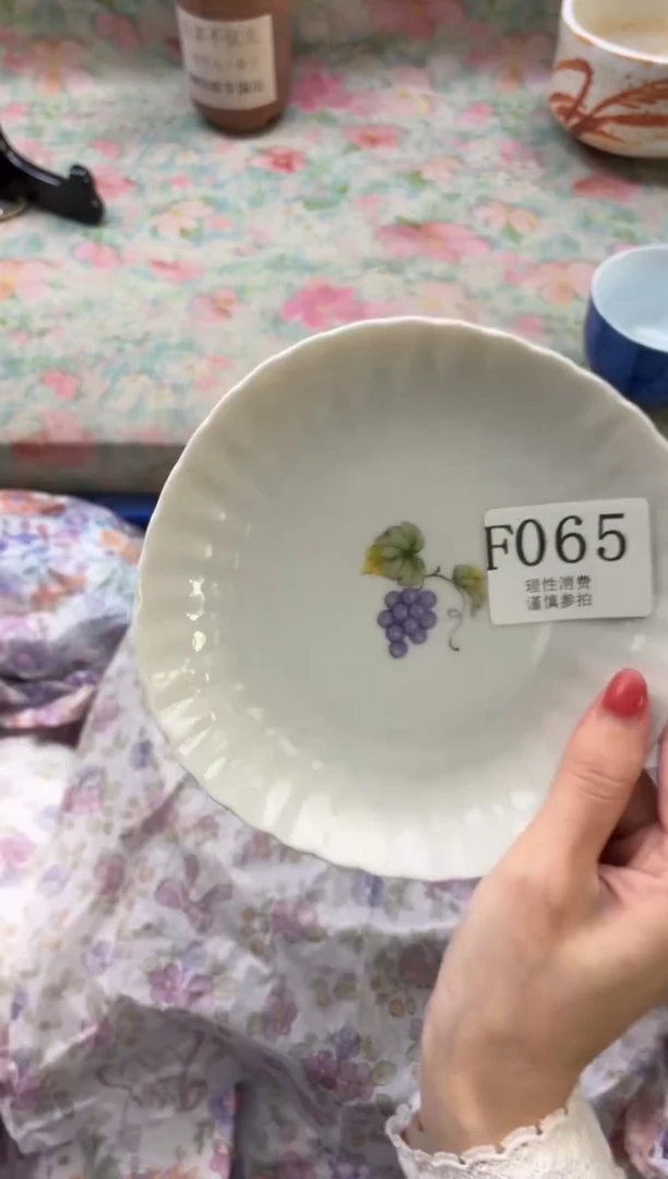 瓷片S***姐       F065