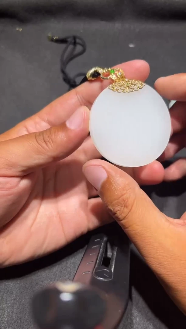 未镶嵌和田玉（糖玉）挂件和田玉