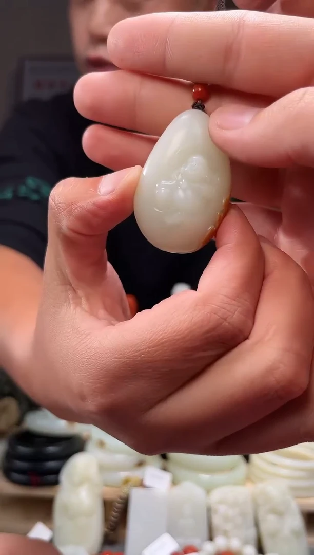 颈饰未镶嵌和田玉吊坠