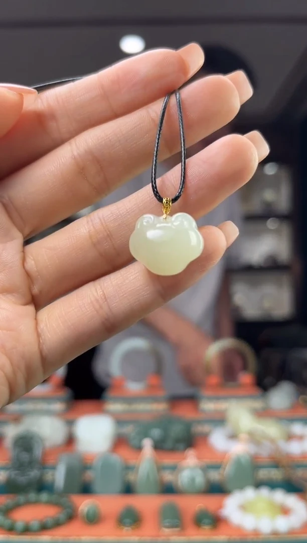 和田玉18K金镶嵌颈饰1