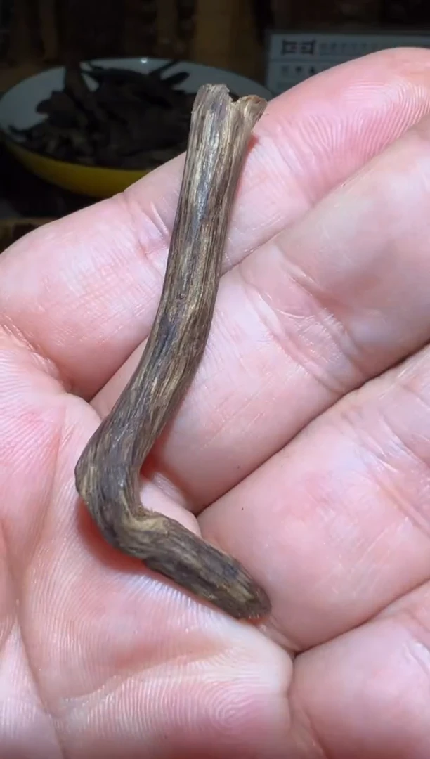 沉香沉香碎屑淼*达拉干1.5克