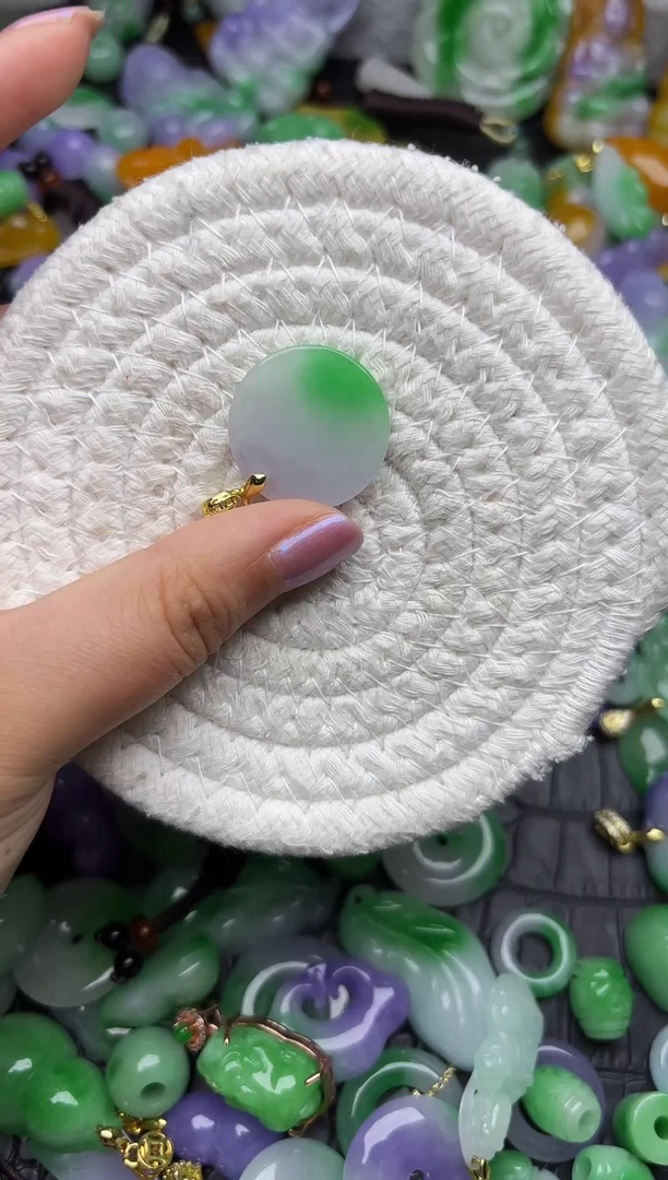 颈饰未镶嵌翡翠缅甸翡翠吊坠