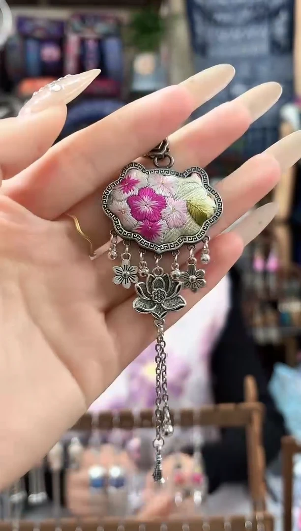 织绣民族风非遗老绣饰品200