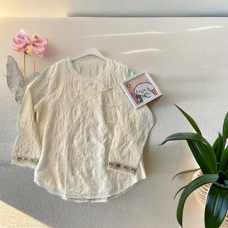 @大码女装5扣复古风盘扣新中式精致刺绣开叉圆领蕾丝衫显瘦百搭