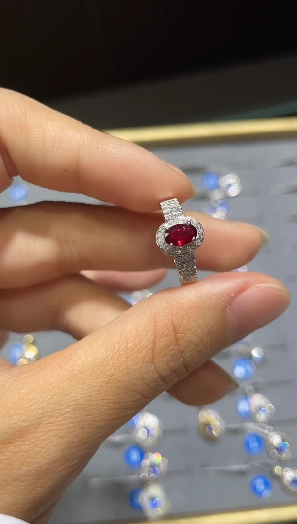 18K金镶嵌戒指红宝石1