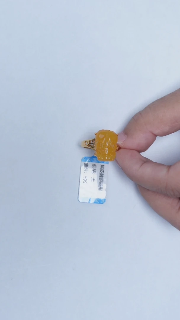银S925镶嵌琥珀戒指蜜蜡貔貅戒指