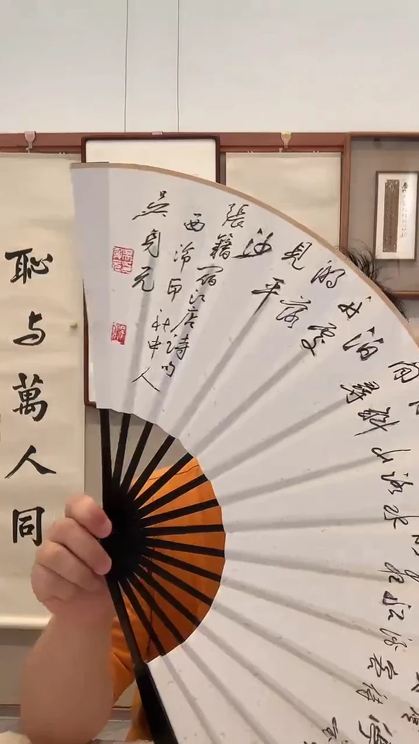 书法J吴老师书法成扇带锦盒一件