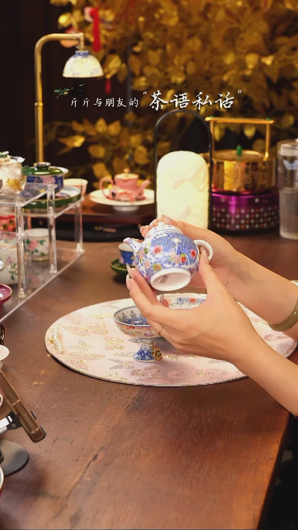 灵玺贡坊   青花  孔雀   小壶