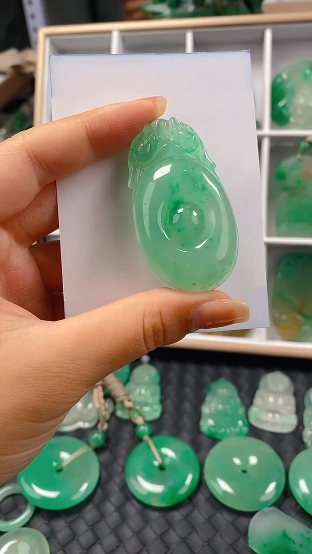 石英岩玉未镶嵌颈饰7596