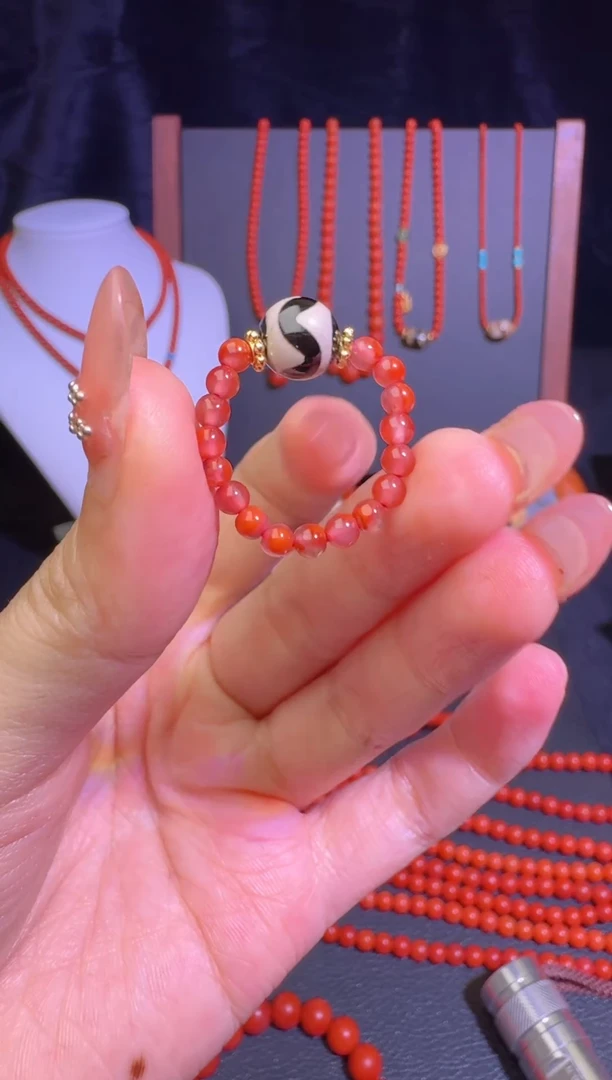 【闪购商品】南红玛瑙戒指未镶嵌。