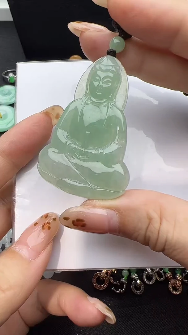 颈饰未镶嵌翡翠素衣观音