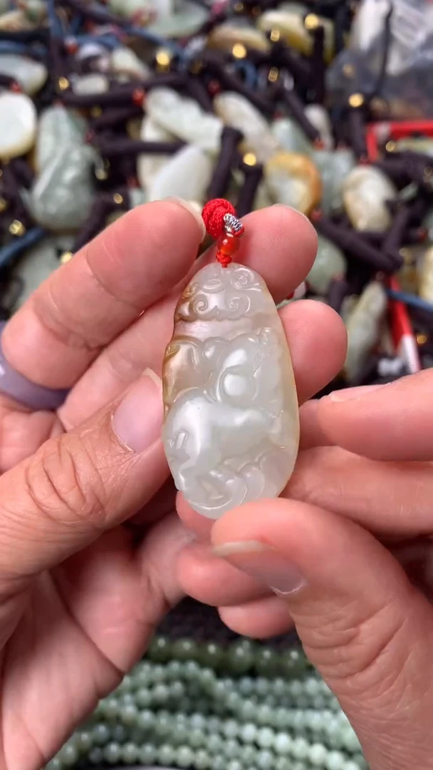 【闪购商品】和田玉颈饰未镶嵌多样性发货没有证书拍一发一有瑕