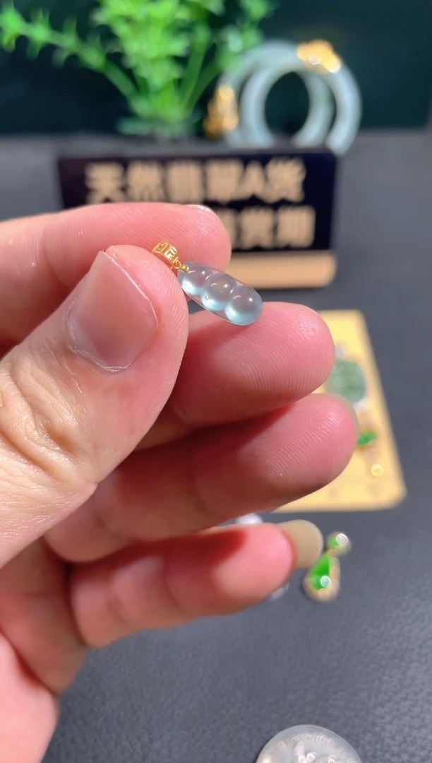 翡翠18K金镶嵌颈饰翡翠