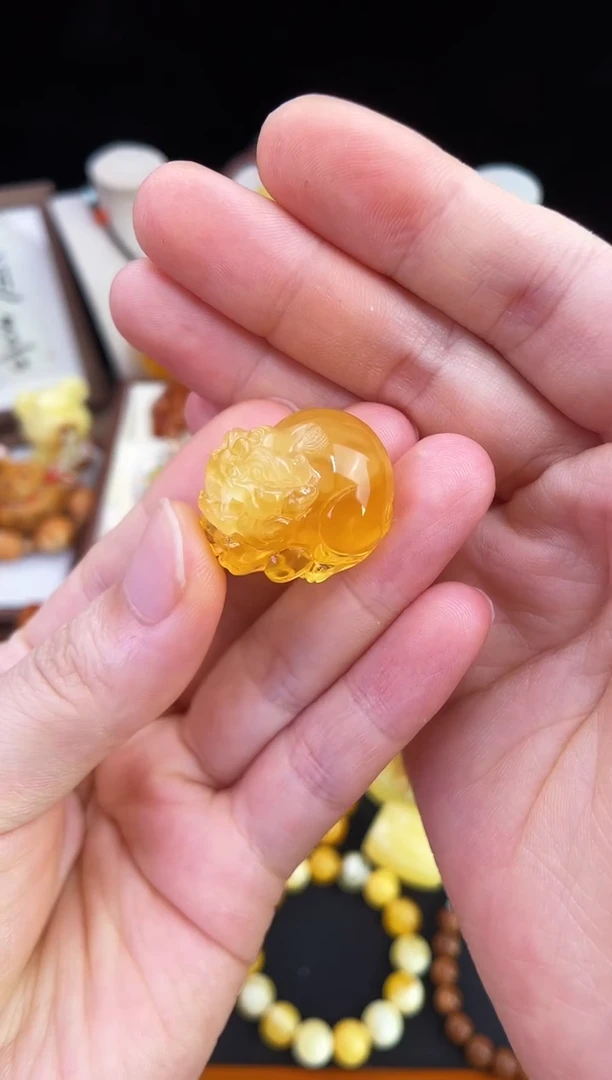 琥珀未镶嵌珠宝奇石H****?柒月