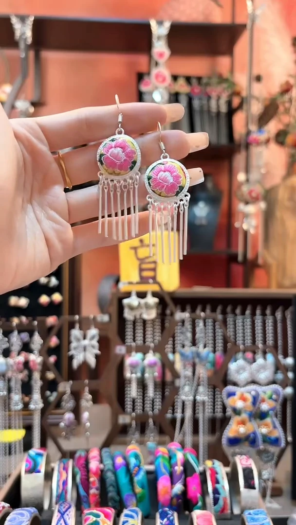 织绣云织谣民族风精美饰品   235