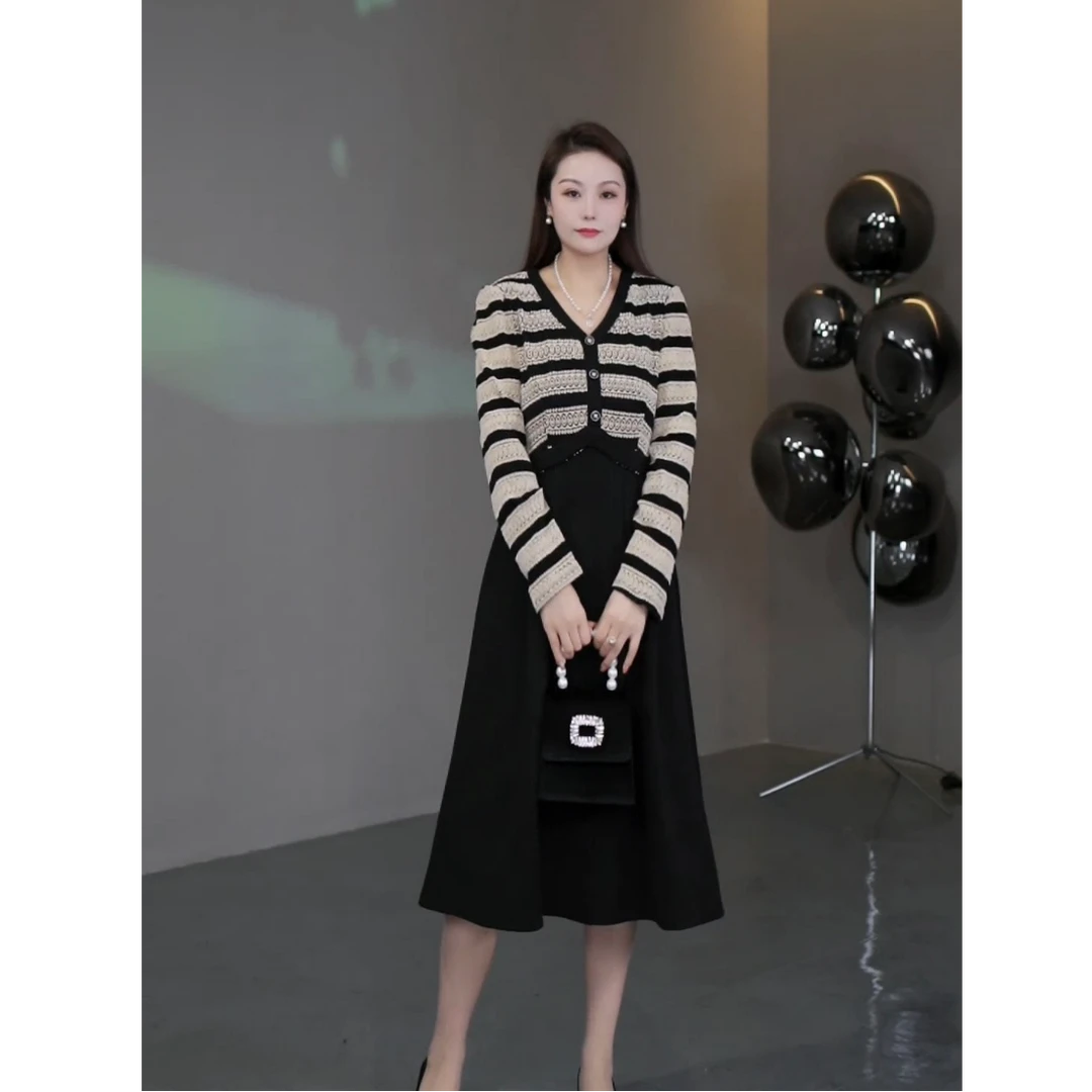 菲姐定制轻奢女装秋冬新款条纹气质遮肉显瘦日常宽松连衣裙241386