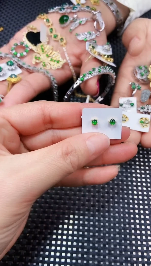 【闪购商品】翡翠耳饰未镶嵌11111111