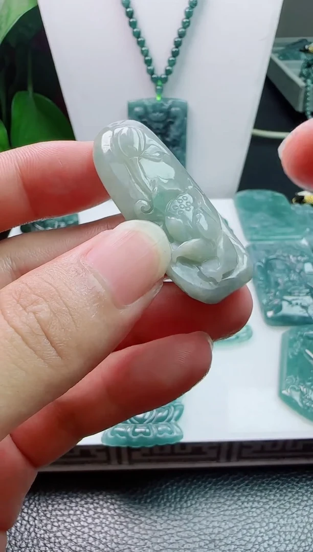 翡翠未镶嵌颈饰11111111111