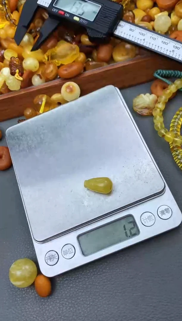 【闪购商品】未镶嵌琥珀珠宝奇石95