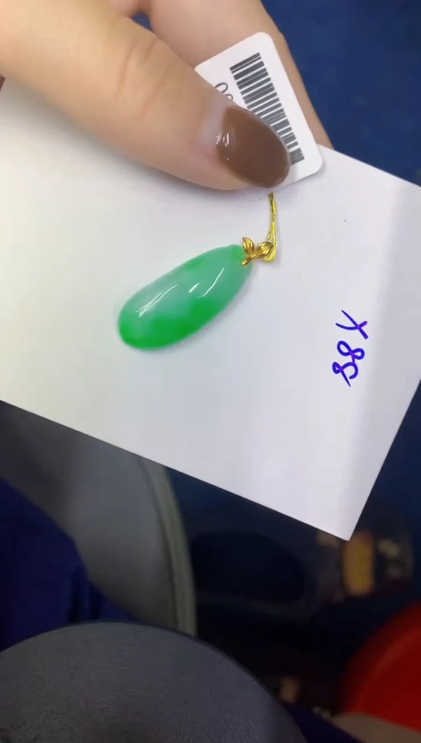 颈饰18K金镶嵌翡翠缅甸天然翡翠A货