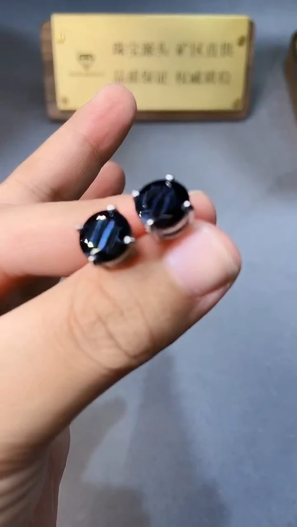 【闪购商品】蓝宝石耳饰银S925镶嵌156黑