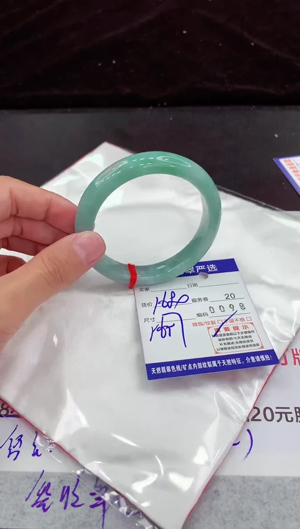 翡翠手镯未镶嵌1111111111111111