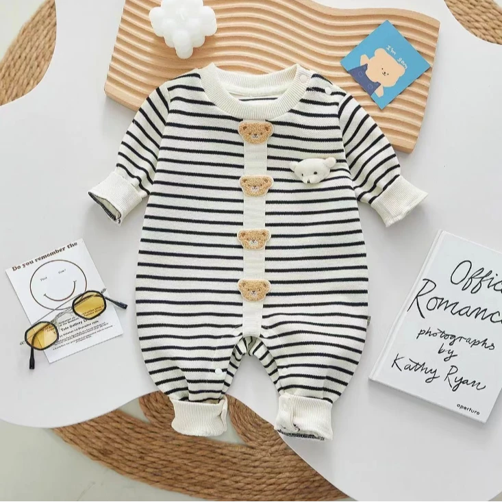 新款宝宝春秋款条纹单层可爱洋气四只小熊连体哈衣爬爬服