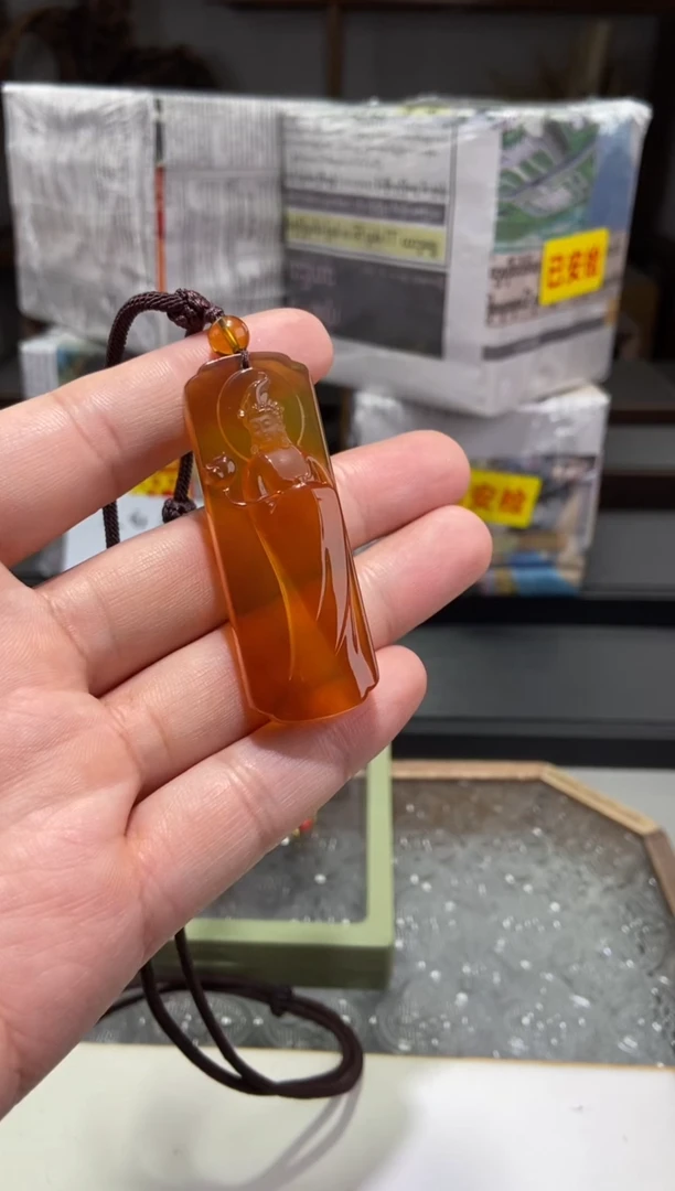 琥珀颈饰未镶嵌大势至