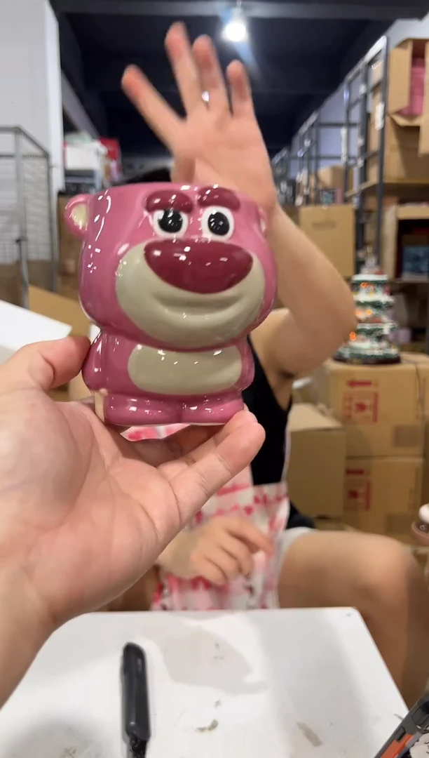 瓷片Q版草莓熊水杯