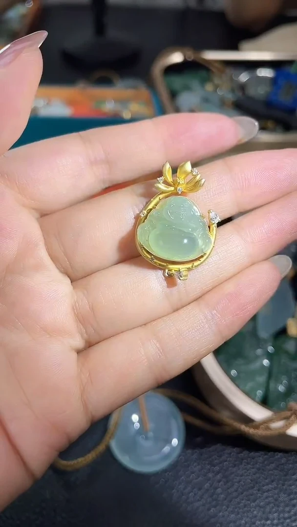 颈饰银S925镶嵌翡翠2026123101多样性发一