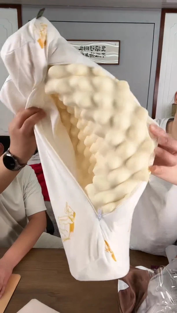 聚酯纤维81%(含)-95%(含)小象乳胶枕狼牙款一只