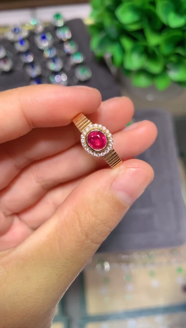 18K金镶嵌戒指红宝石0.78CT