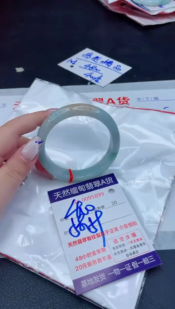 翡翠手镯未镶嵌400.000000