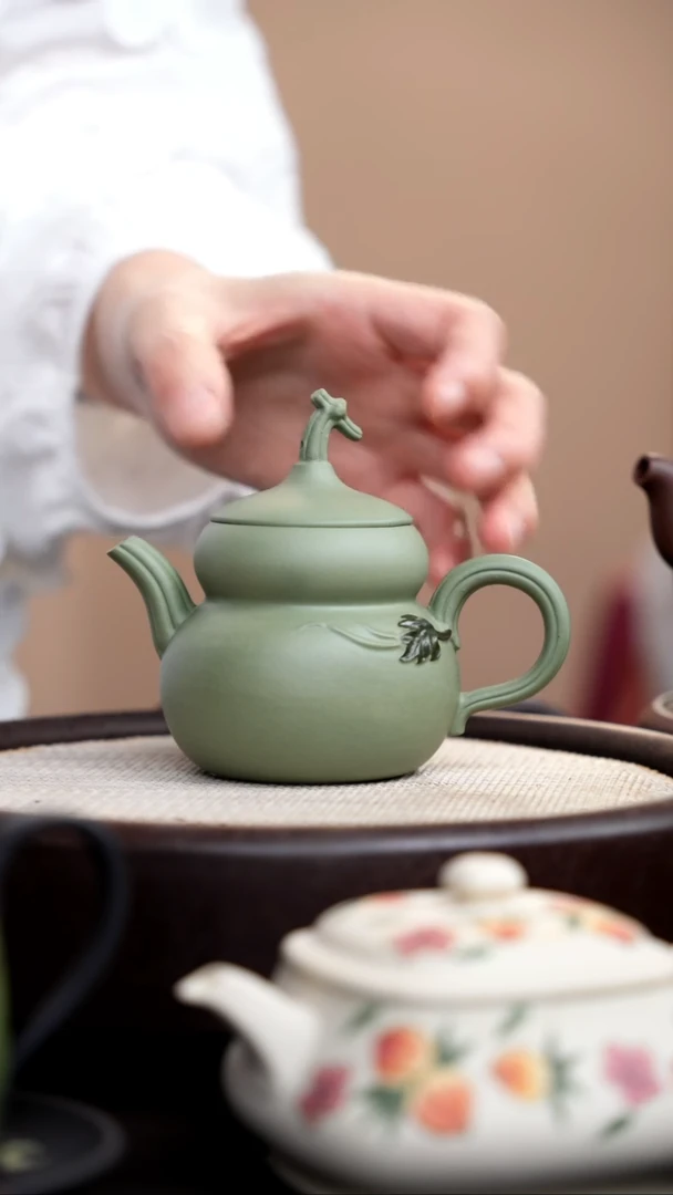 茶壶紫砂豆青砂葫芦壶绿叶子