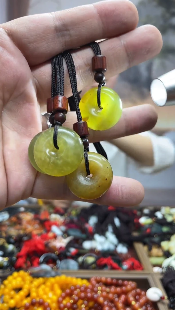 未镶嵌岫玉吊坠·