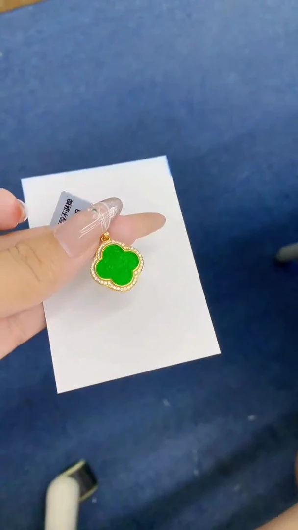 翡翠未镶嵌颈饰1