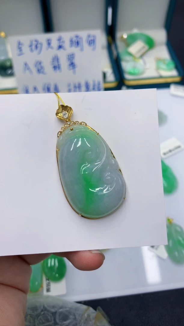 颈饰18K金镶嵌翡翠11111