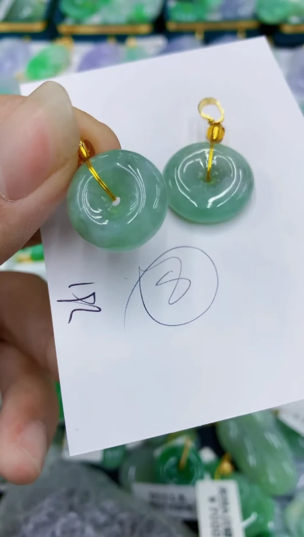 翡翠未镶嵌颈饰1111111111多样性发其一