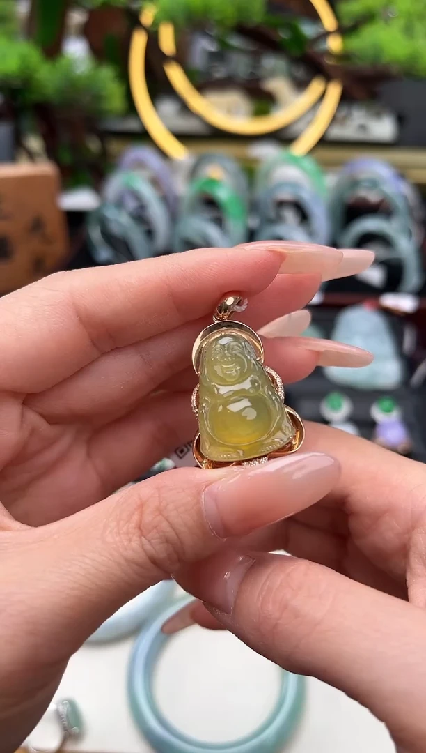 颈饰18K金镶嵌翡翠吊坠