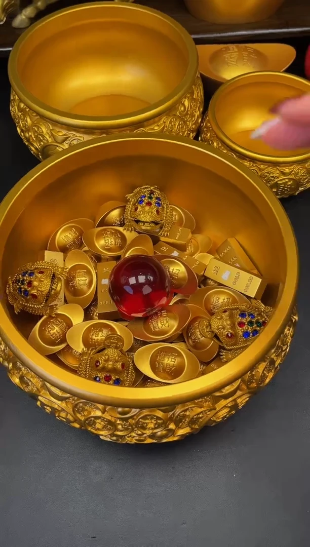 铜30个2号元宝+8个金条（5.3cm）+4个金色金蟾