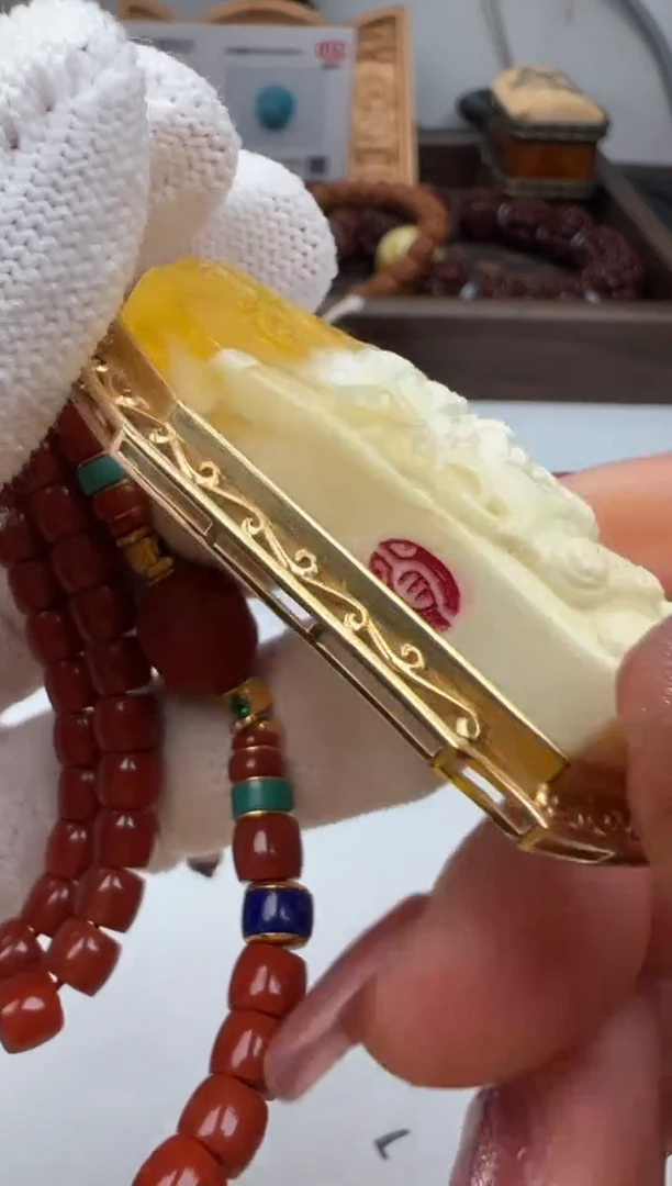 【闪购商品】蜜蜡吊坠(赠链)18K金镶嵌蜜蜡吊坠