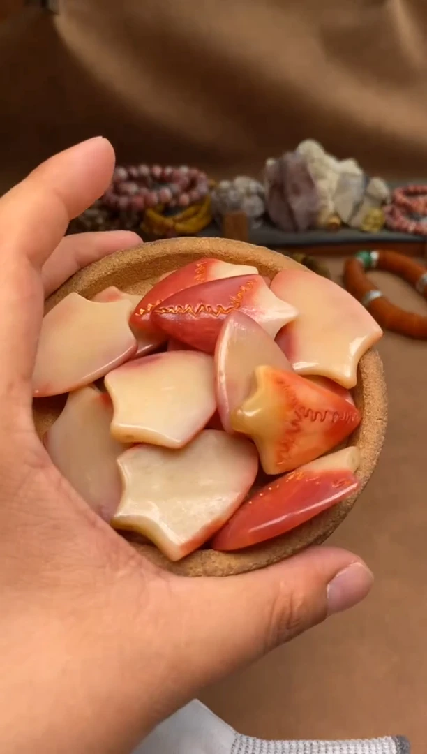 其他牛骨P998-雕刻三界吊坠-有棕裂