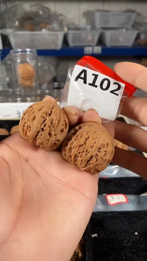 把件文玩核桃40铁锤有一点点浮黄