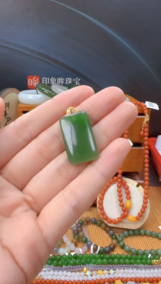 颈饰18K金镶嵌和田玉多样性拍一发一cg