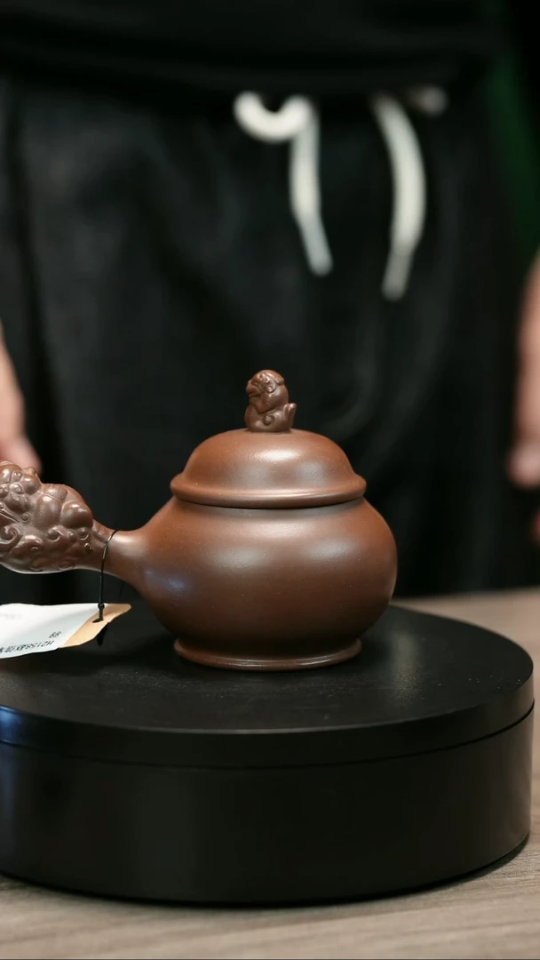 茶壶紫砂?****?H2158赵信军瑞兽唐羽