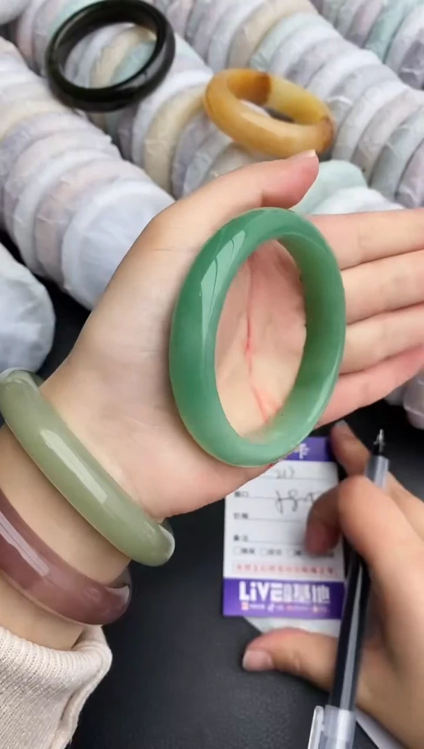 未镶嵌手镯石英质玉213+58.5