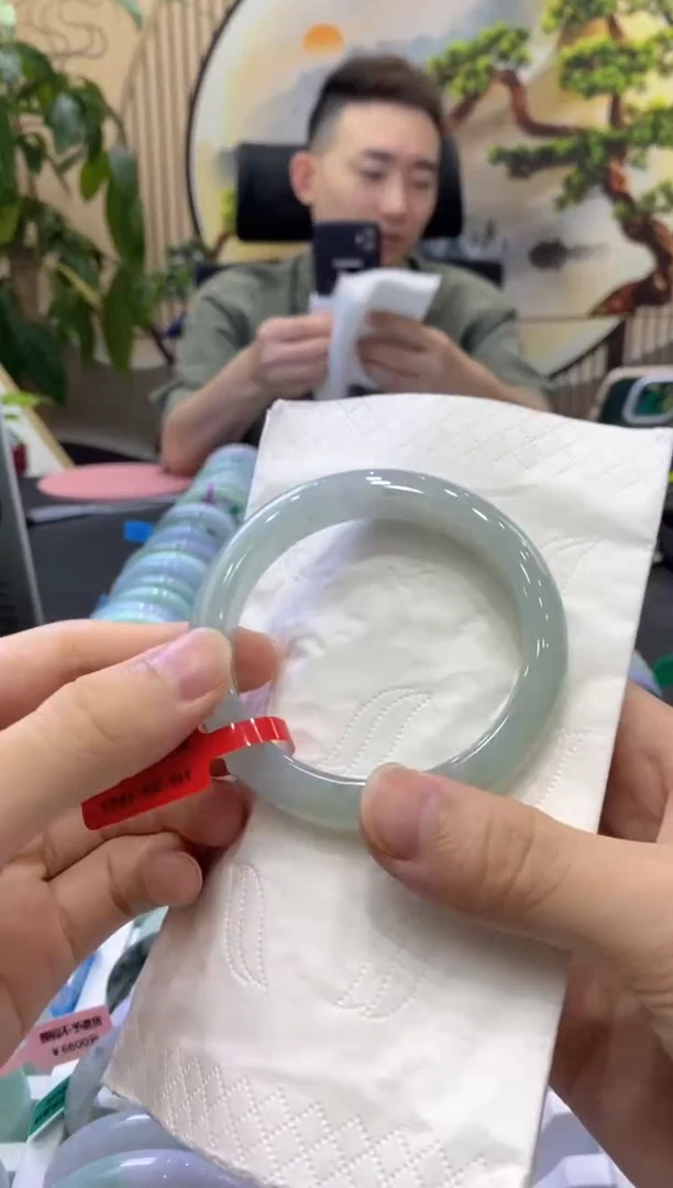 翡翠手镯未镶嵌8121