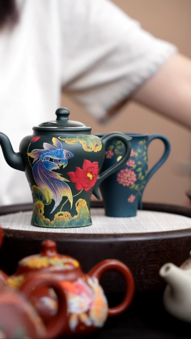 茶壶紫砂九龄君子兰小蛮腰泥绘金鱼+杯