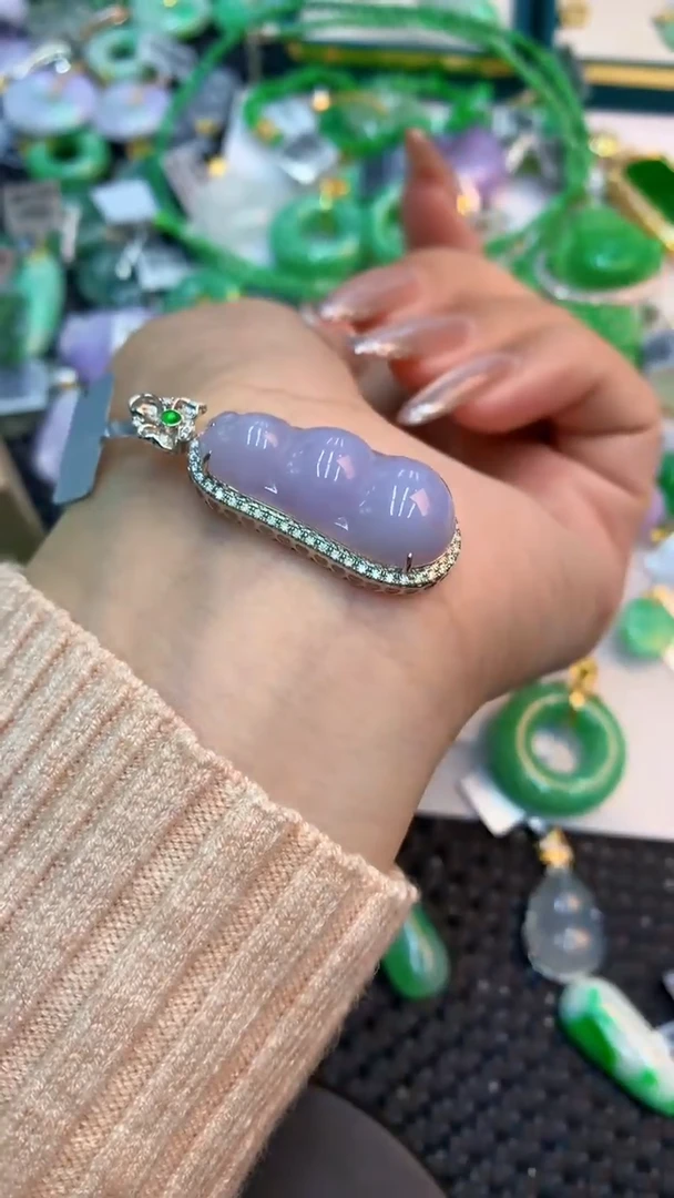 颈饰18K金镶嵌翡翠1